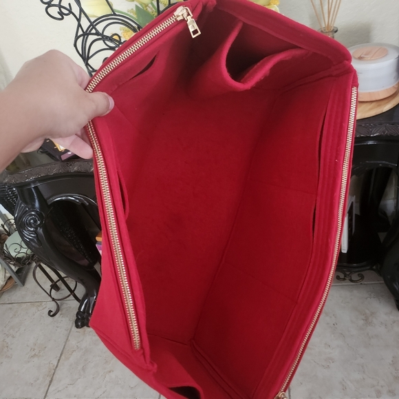 Telfar Large Red Puffer Tote & purse organizer - Picture 10 of 11